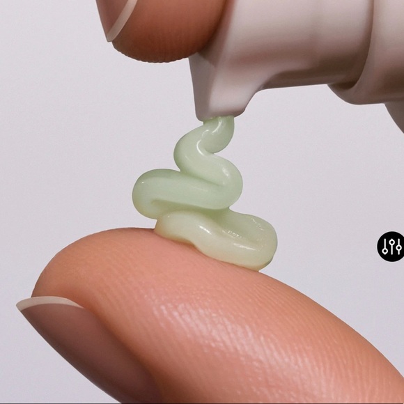 NEW Versed PRESS RESTART GENTLE RETINOL SERUM - Picture 2 of 8